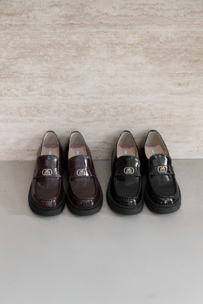 【新色】Trois Logo Loafers