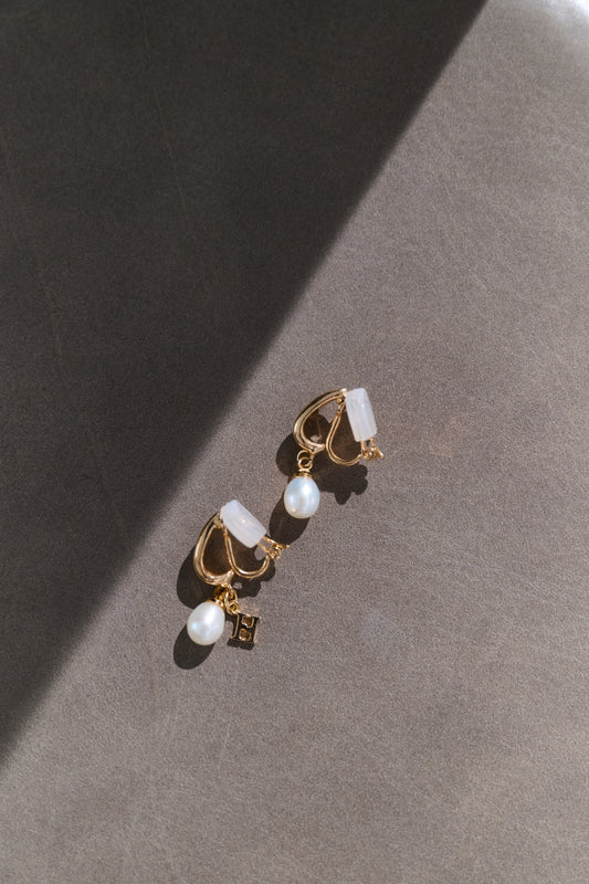 【8月中旬発送】Twin-Arch Drop Pearl Earrings