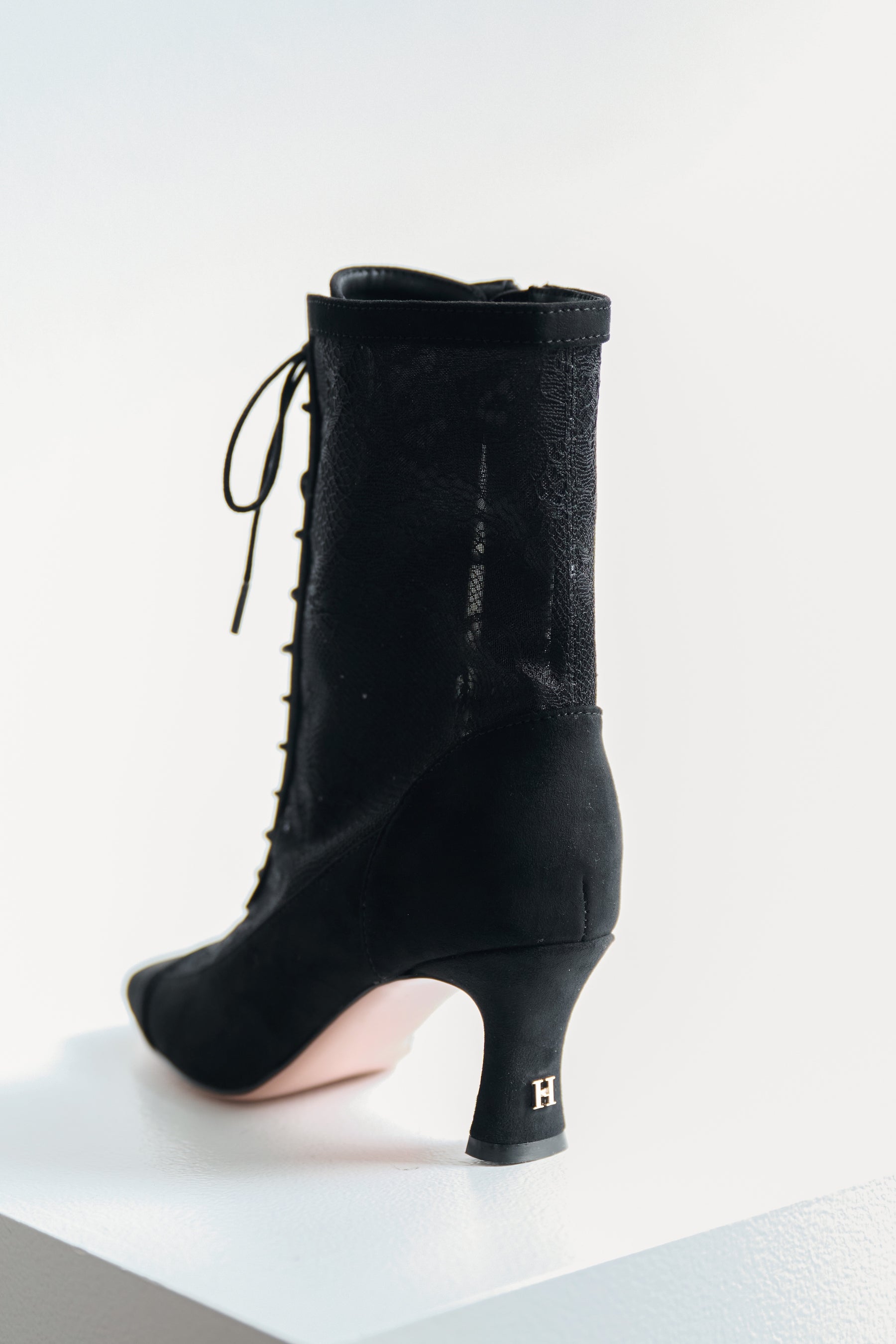 [Shipping in late August] Lace Ankle Boots