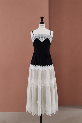 【8月上旬発送】Isa Tiered Lace Cami Dress