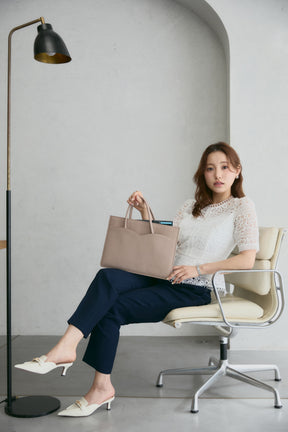 ［FOR HER］【6月中旬発送】Lip-Shaped PC Bag