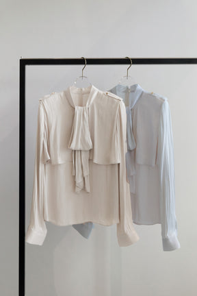 [Ships in early October]［Essentia］Tiered Frill Bow Blouse