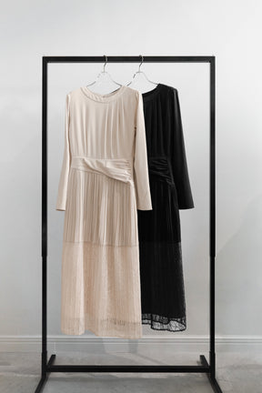 ［Essentia］Pleated Lace Docking Dress