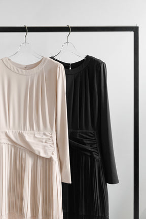 ［Essentia］Pleated Lace Docking Dress
