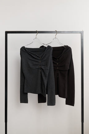 [Ships in early October] ［Essentia］Asymmetrical Tucked Knit Top
