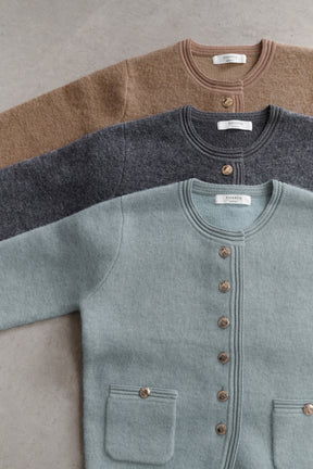 ［Essentia］Gold Emblem Button Knit Jacket