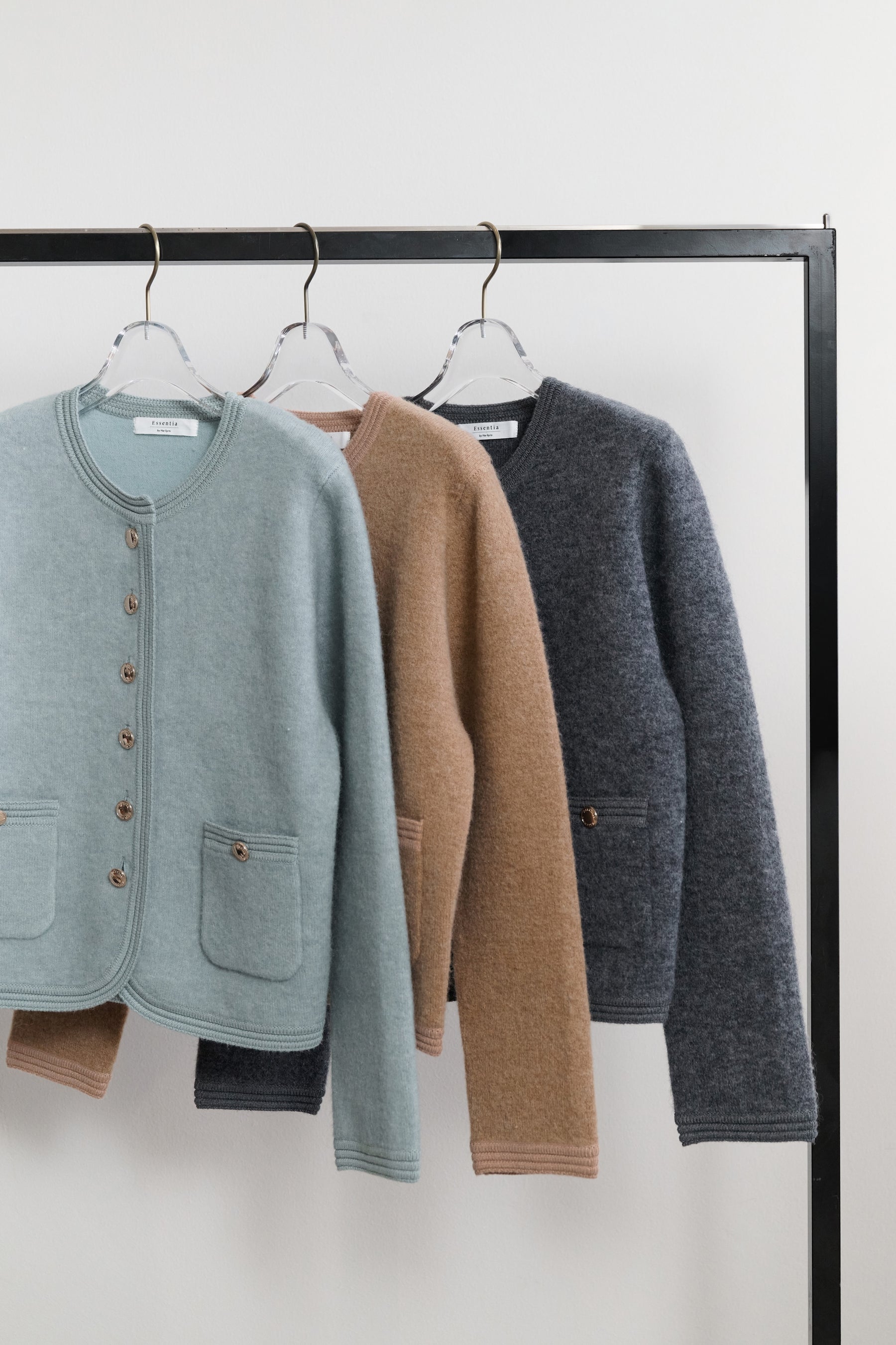 ［Essentia］Gold Emblem Button Knit Jacket
