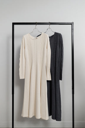 ［Essentia］Cable-Knit Flared Dress