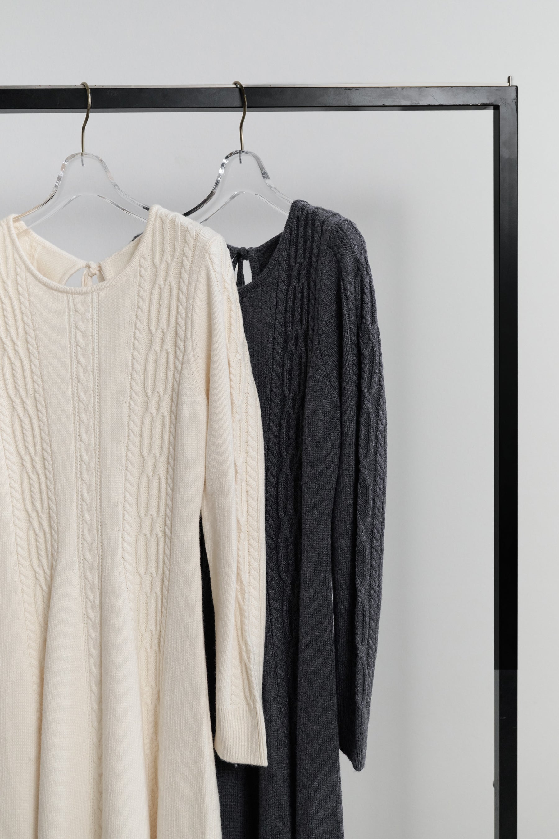 ［Essentia］Cable-Knit Flared Dress