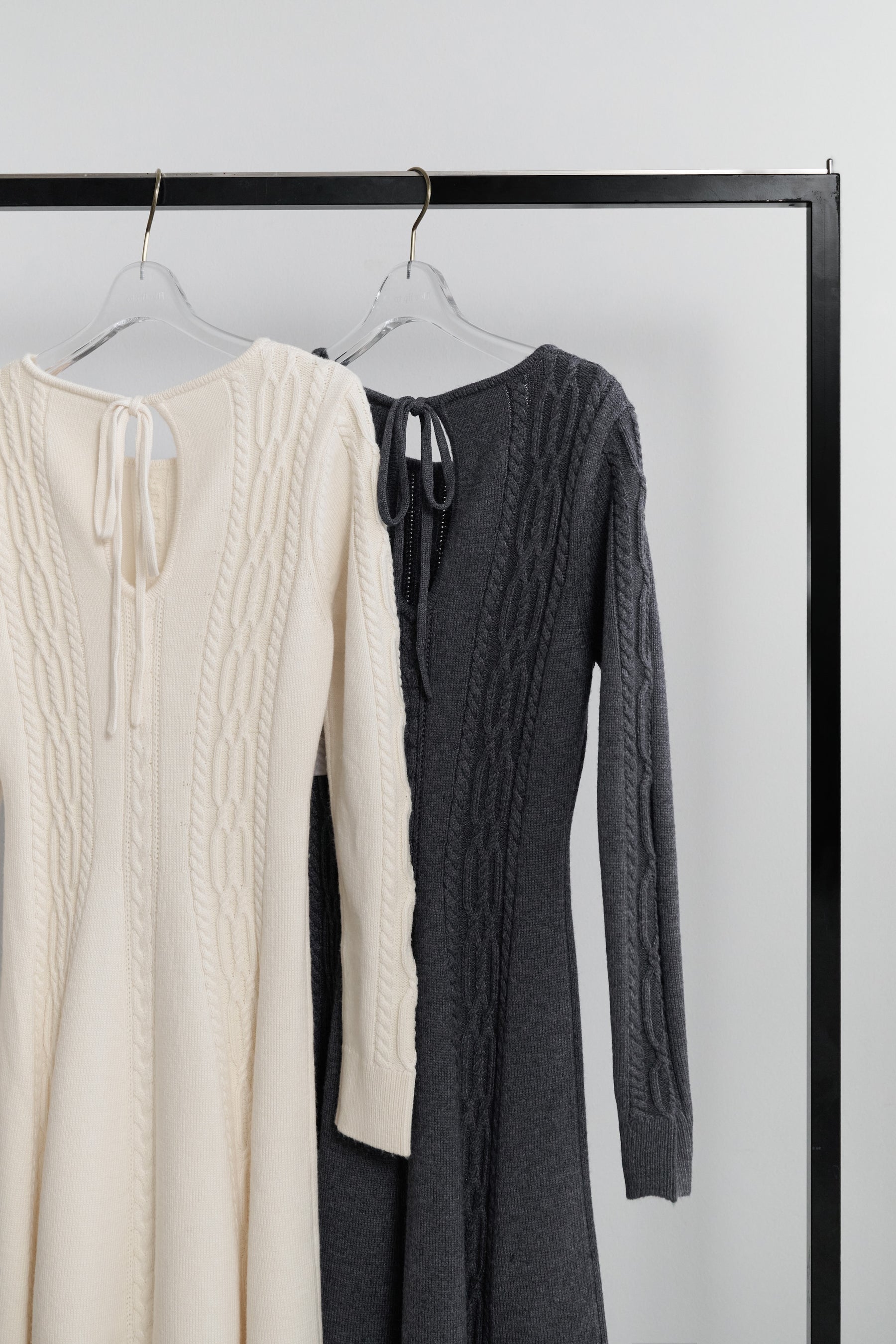 ［Essentia］Cable-Knit Flared Dress