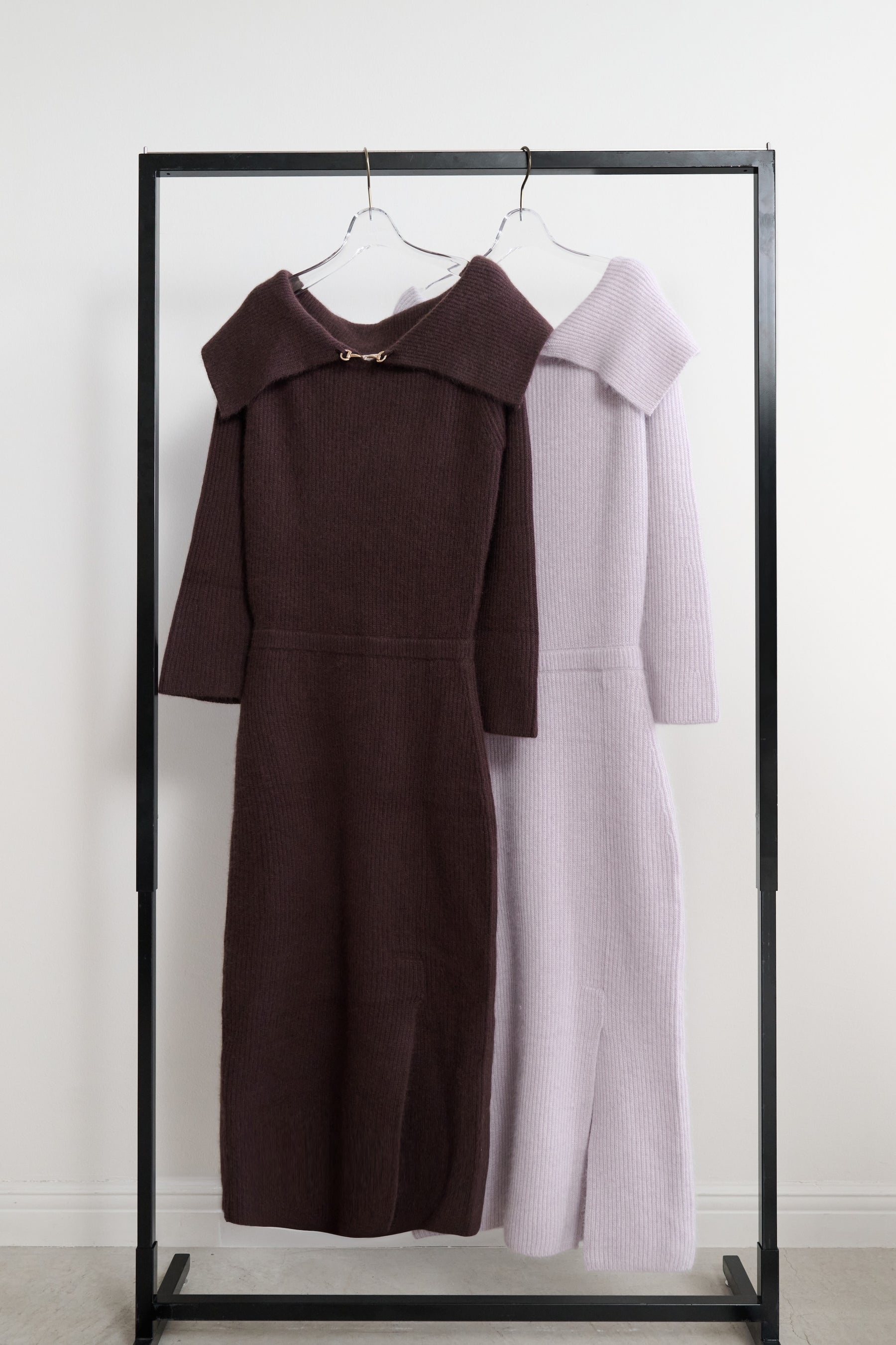 ［Essentia］Off-the-Shoulder Bit Knit Dress