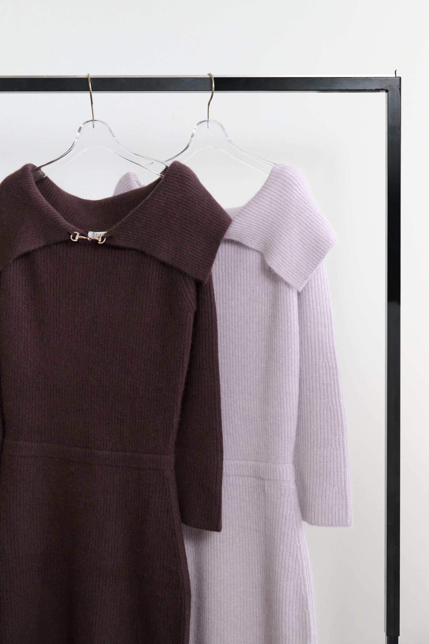 ［Essentia］Off-the-Shoulder Bit Knit Dress