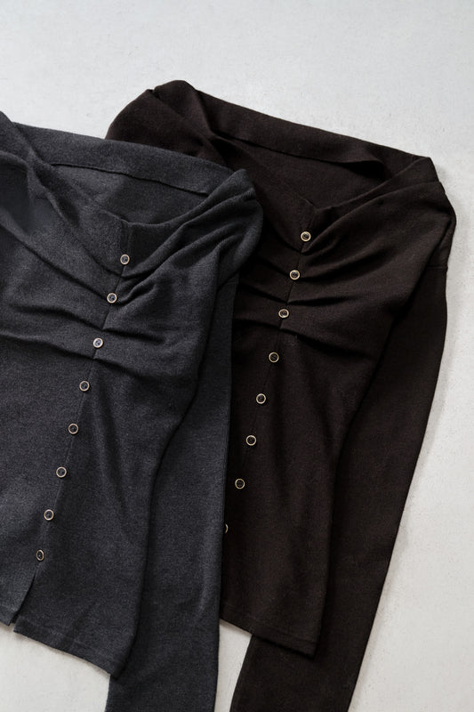 [Ships in early October] ［Essentia］Asymmetrical Tucked Knit Top