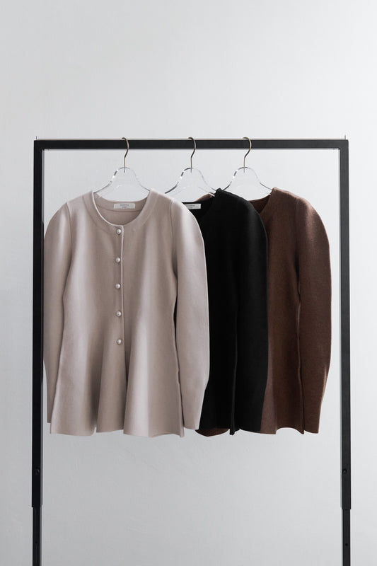 ［Essentia］Curved-Sleeve Peplum Knit Jacket