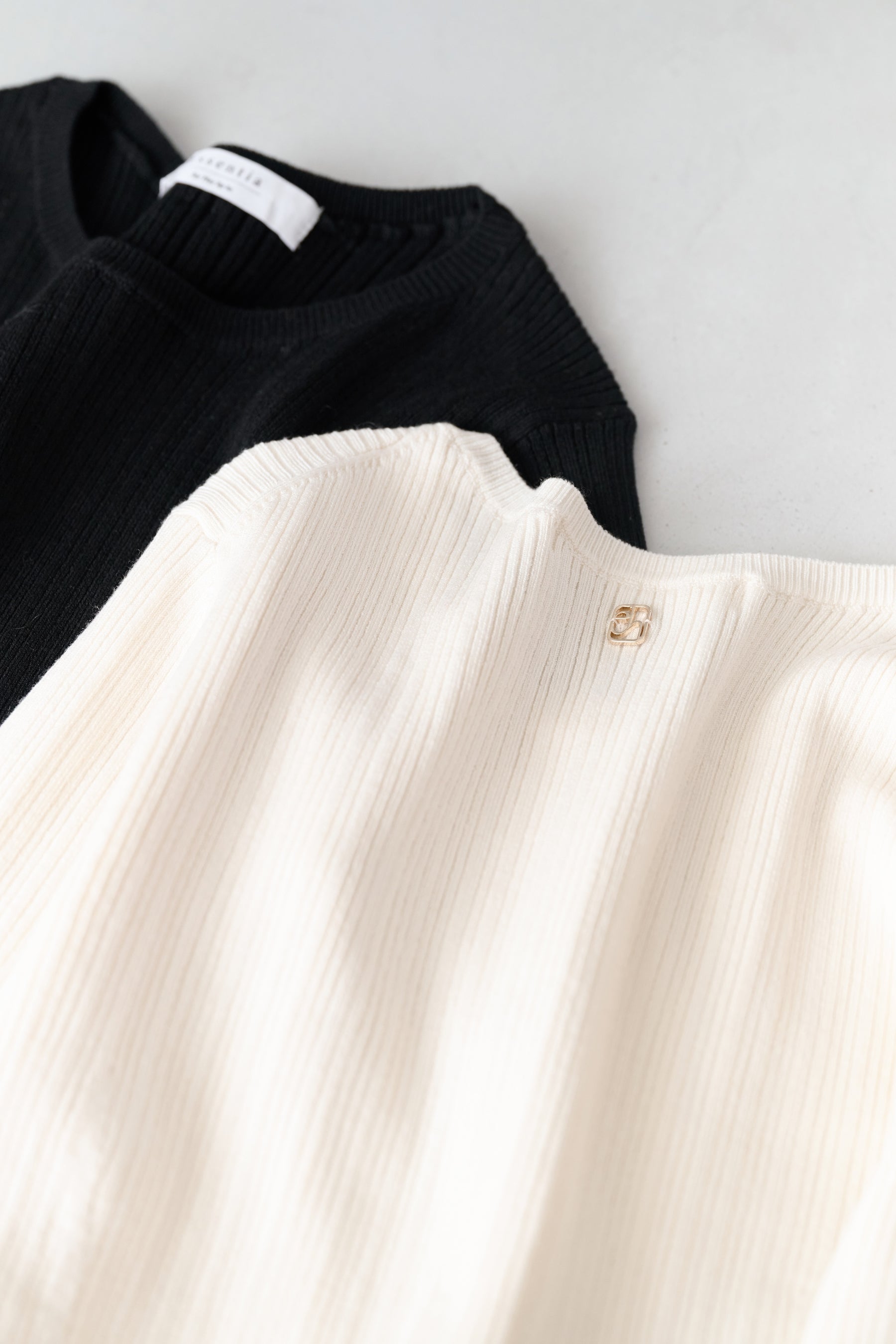 [Ships in early October] ［Essentia］Essential Rib Knit Top