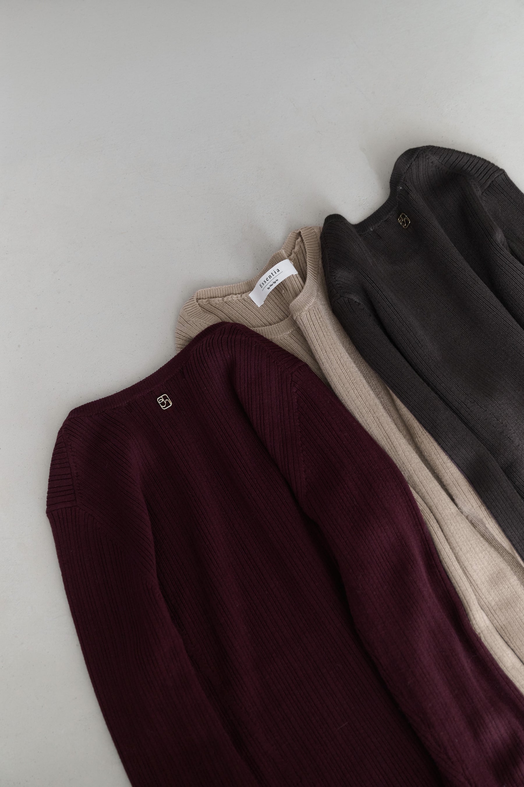 [Ships in early October] ［Essentia］Essential Rib Knit Top