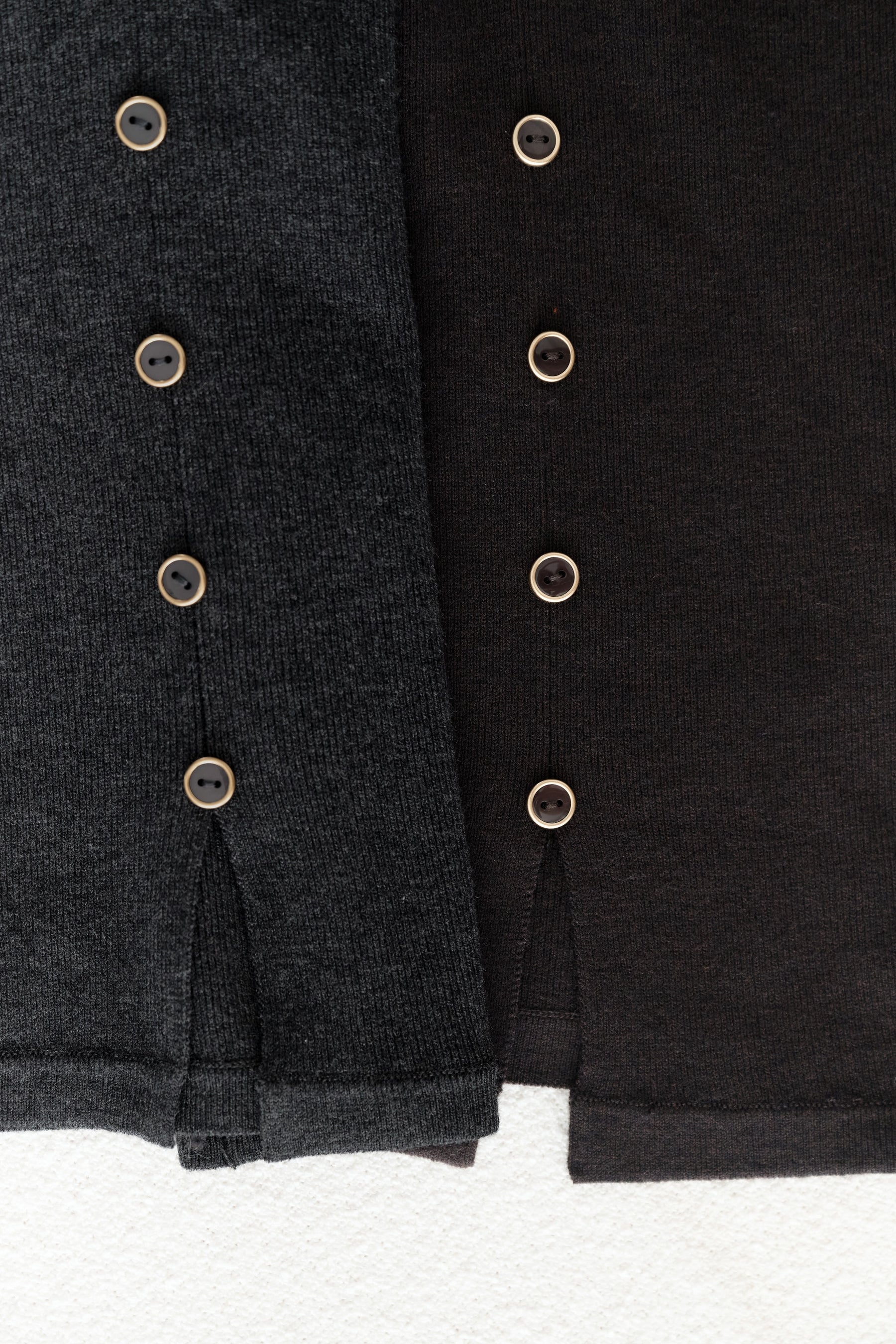 [Ships in early October] ［Essentia］Asymmetrical Tucked Knit Top