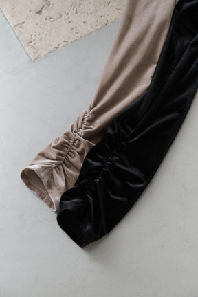 [Ships in early October] ［Essentia］Velour Drape Neck Top