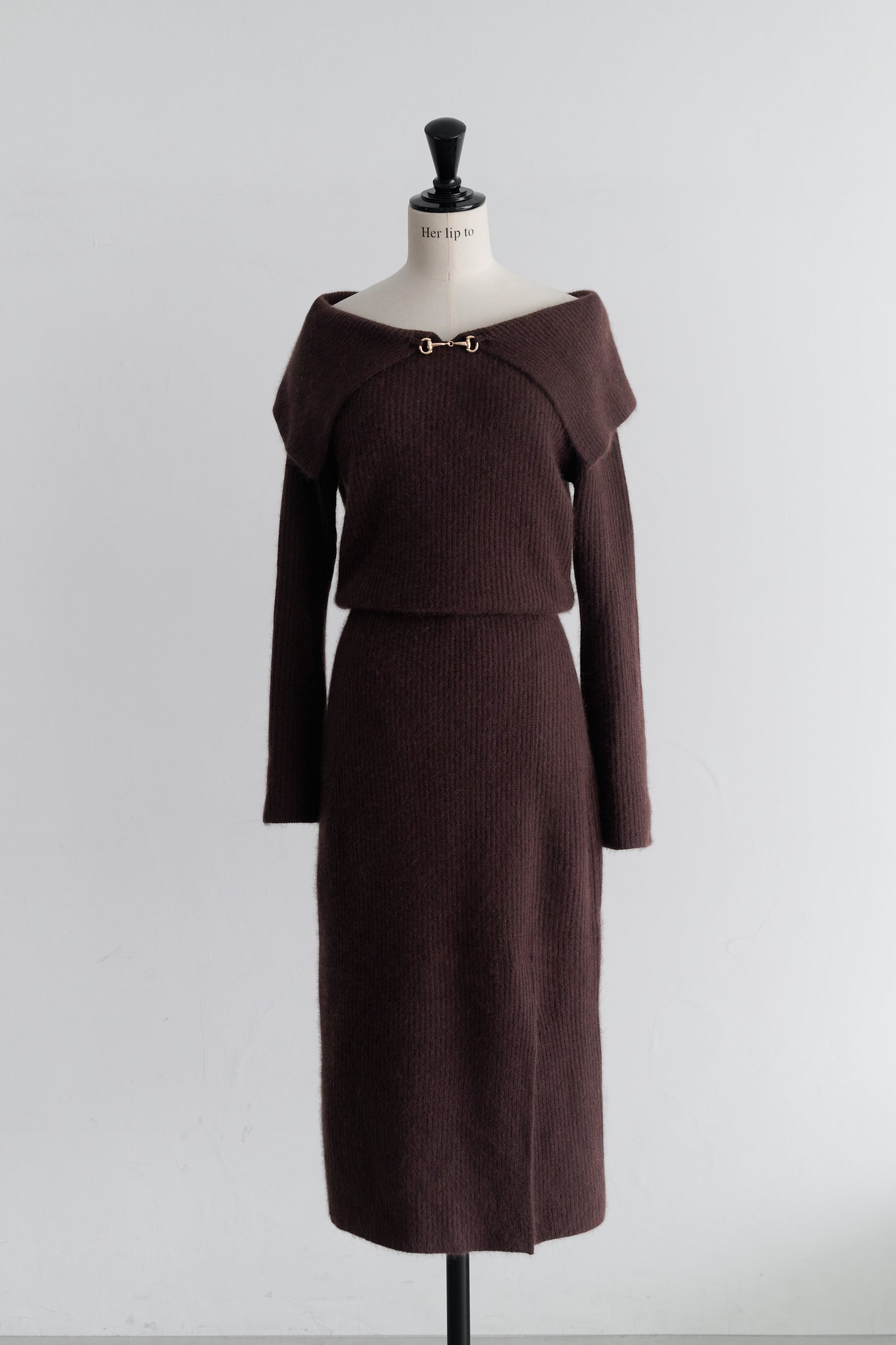 ［Essentia］Off-the-Shoulder Bit Knit Dress