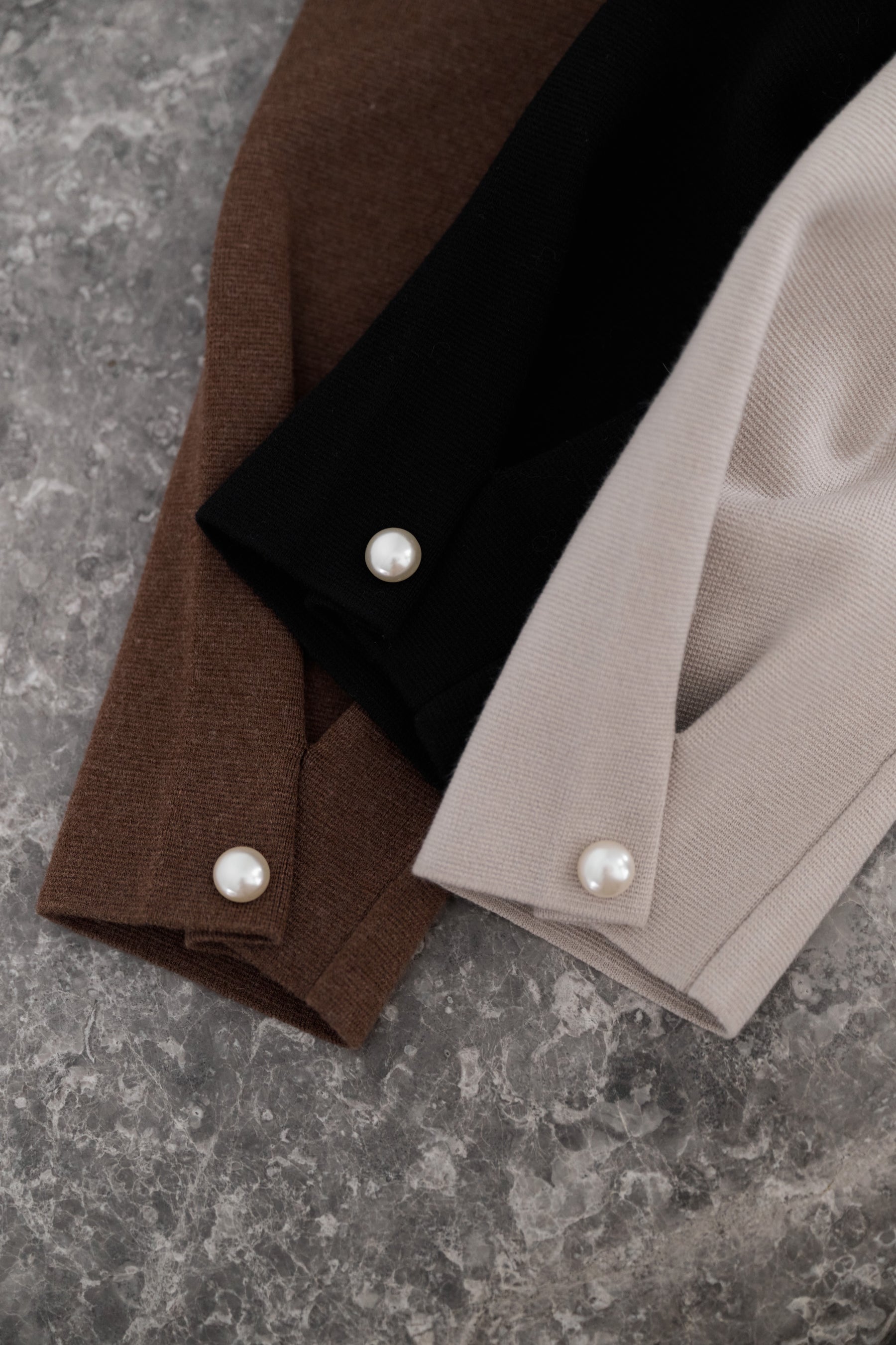 ［Essentia］Curved-Sleeve Peplum Knit Jacket
