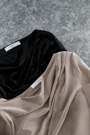[Ships in early October] ［Essentia］Velour Drape Neck Top
