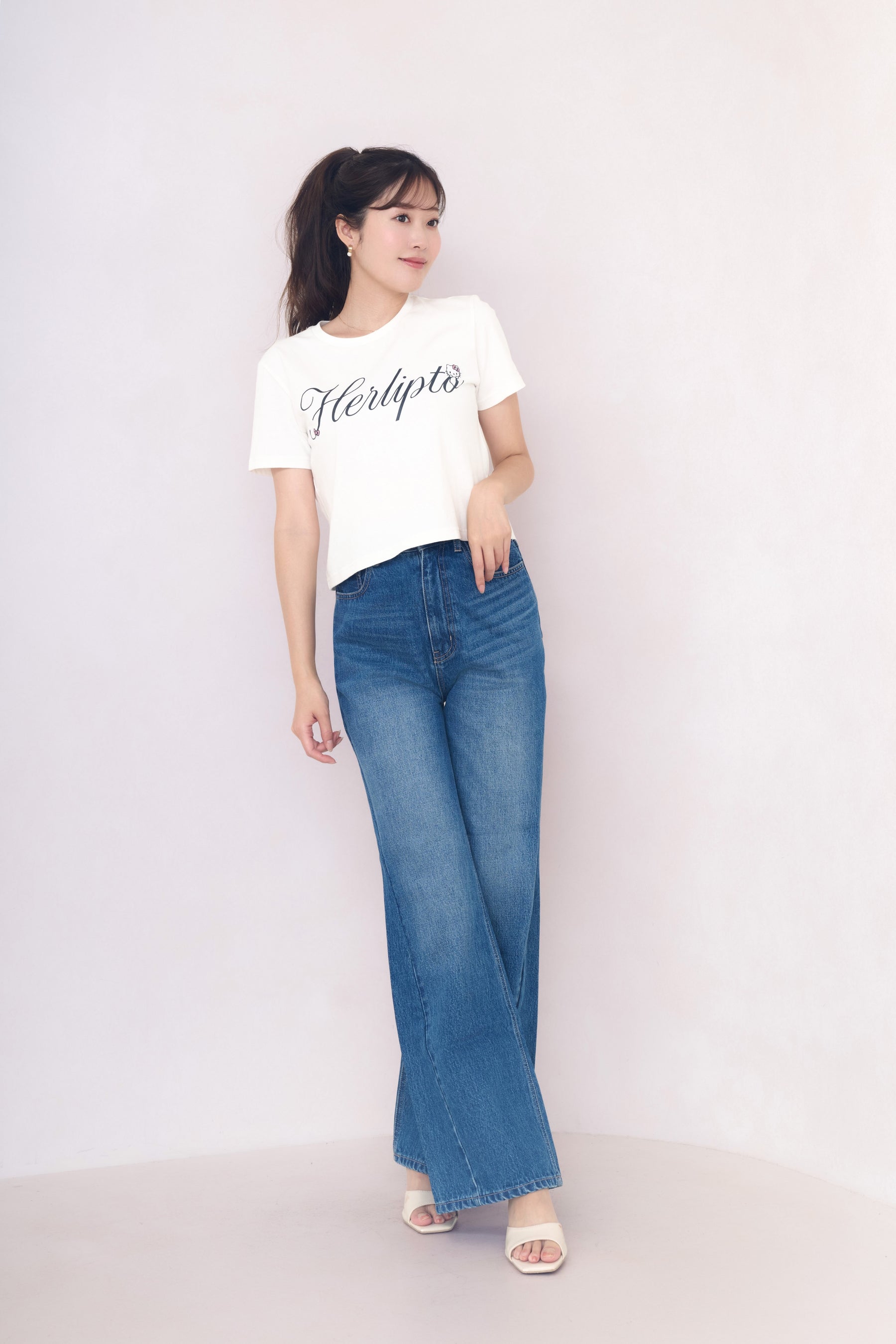 【9月下旬発送】【white】HLT x Hello Kitty Front Logo Tee