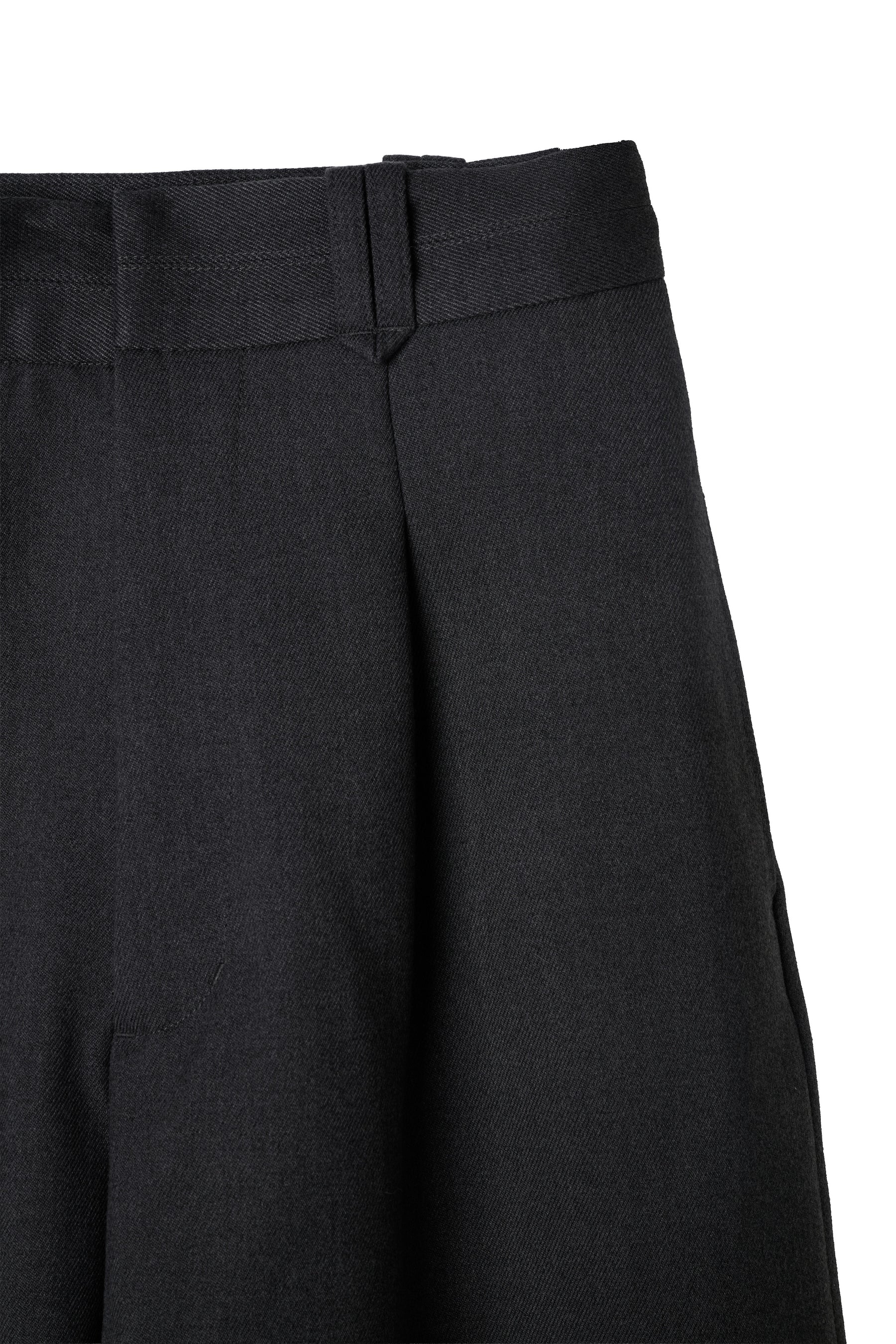 [Ships in early October]［Essentia］Twill Bermuda Shorts