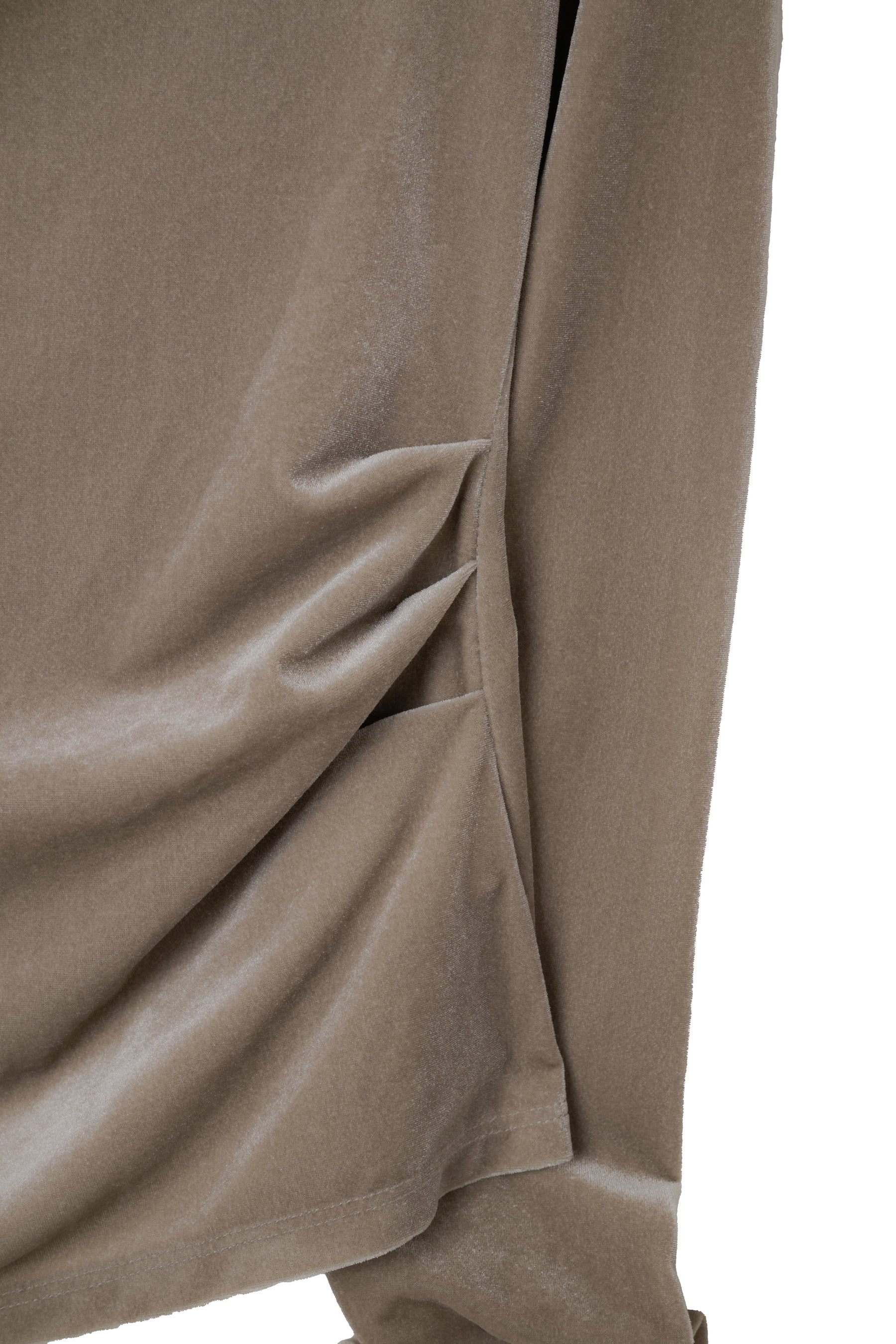 [Ships in early October] ［Essentia］Velour Drape Neck Top