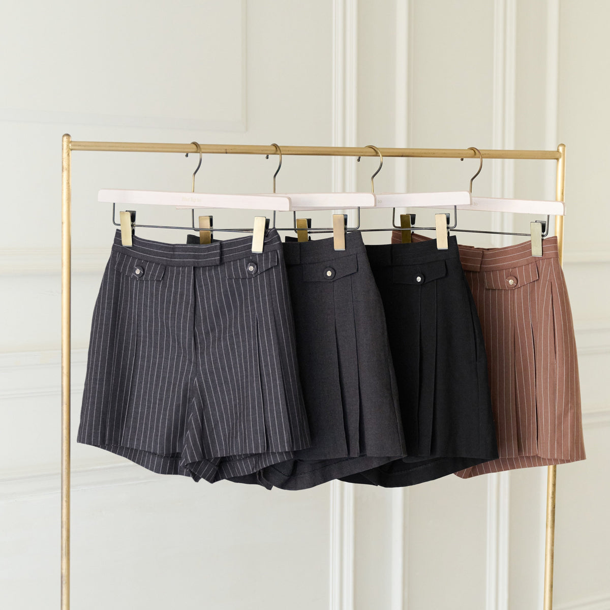 12月上旬発送】Double Tuck Front Shorts