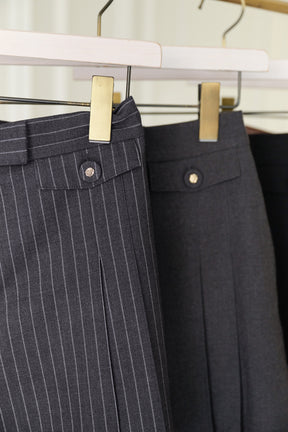 【9月中旬発送】Double Tuck Front Shorts