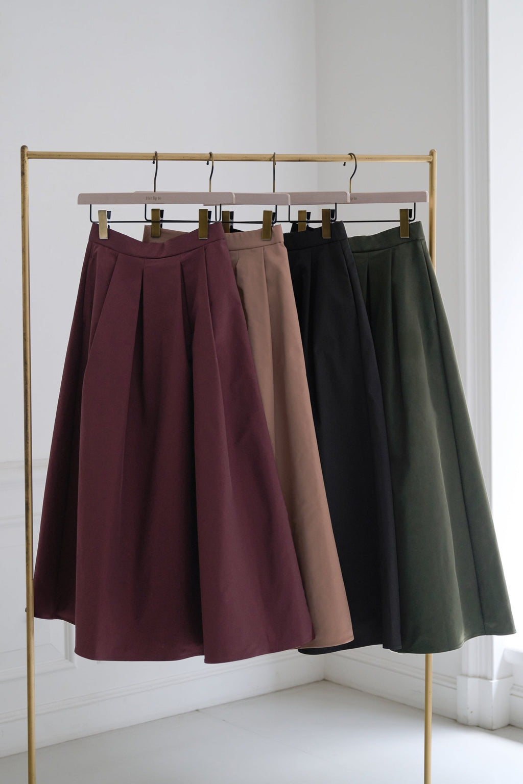 Herlipto＊satin volume midi skirt Satin Volume Midi Skirt（スカート）｜Her lip to（ハーリップ