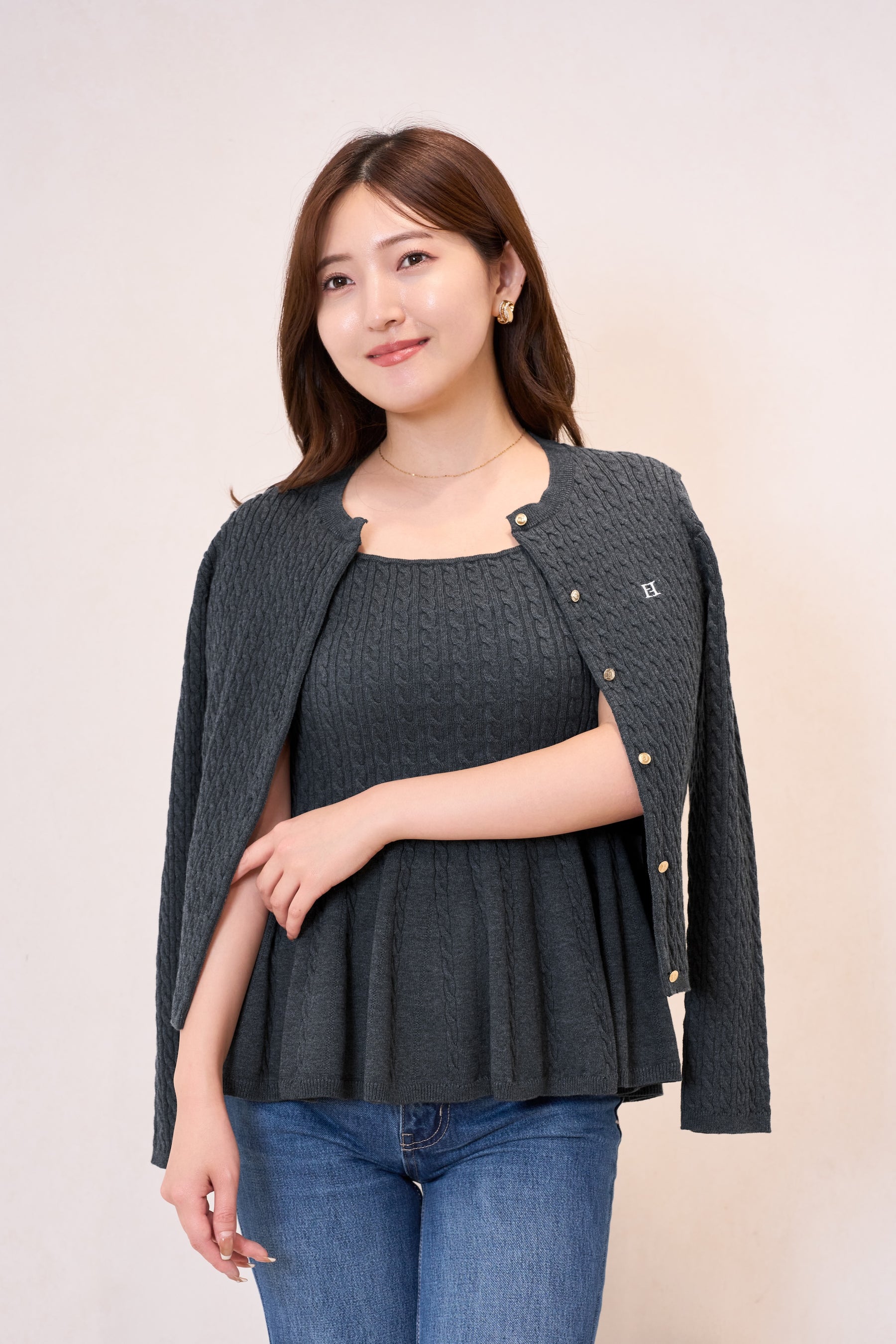 【11月下旬発送】H logo Peplum Cable-Knit Set
