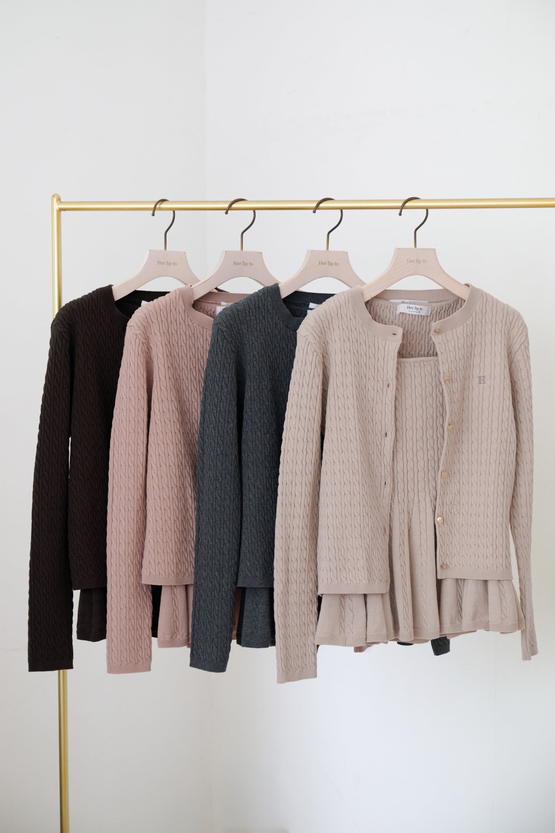 【9月下旬発送】H logo Peplum Cable-Knit Set