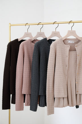 【9月下旬発送】H logo Peplum Cable-Knit Set