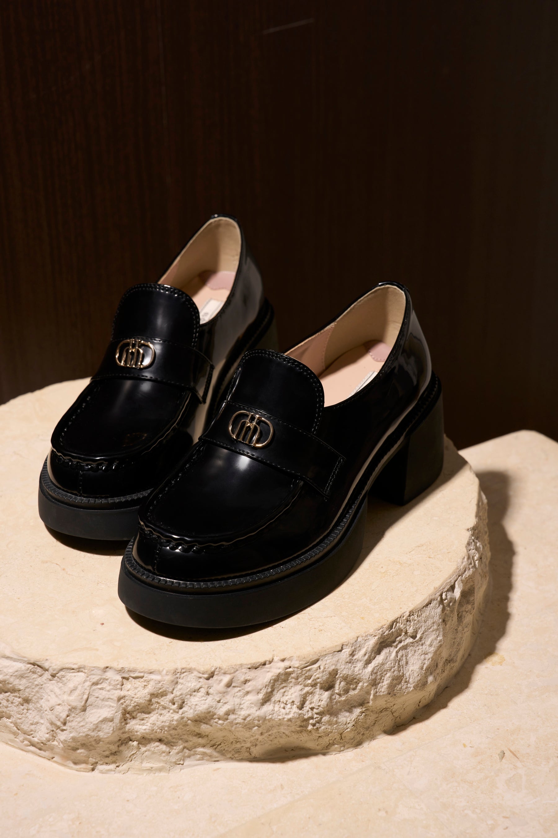 【10月上旬出貨】Trois Logo Loafers