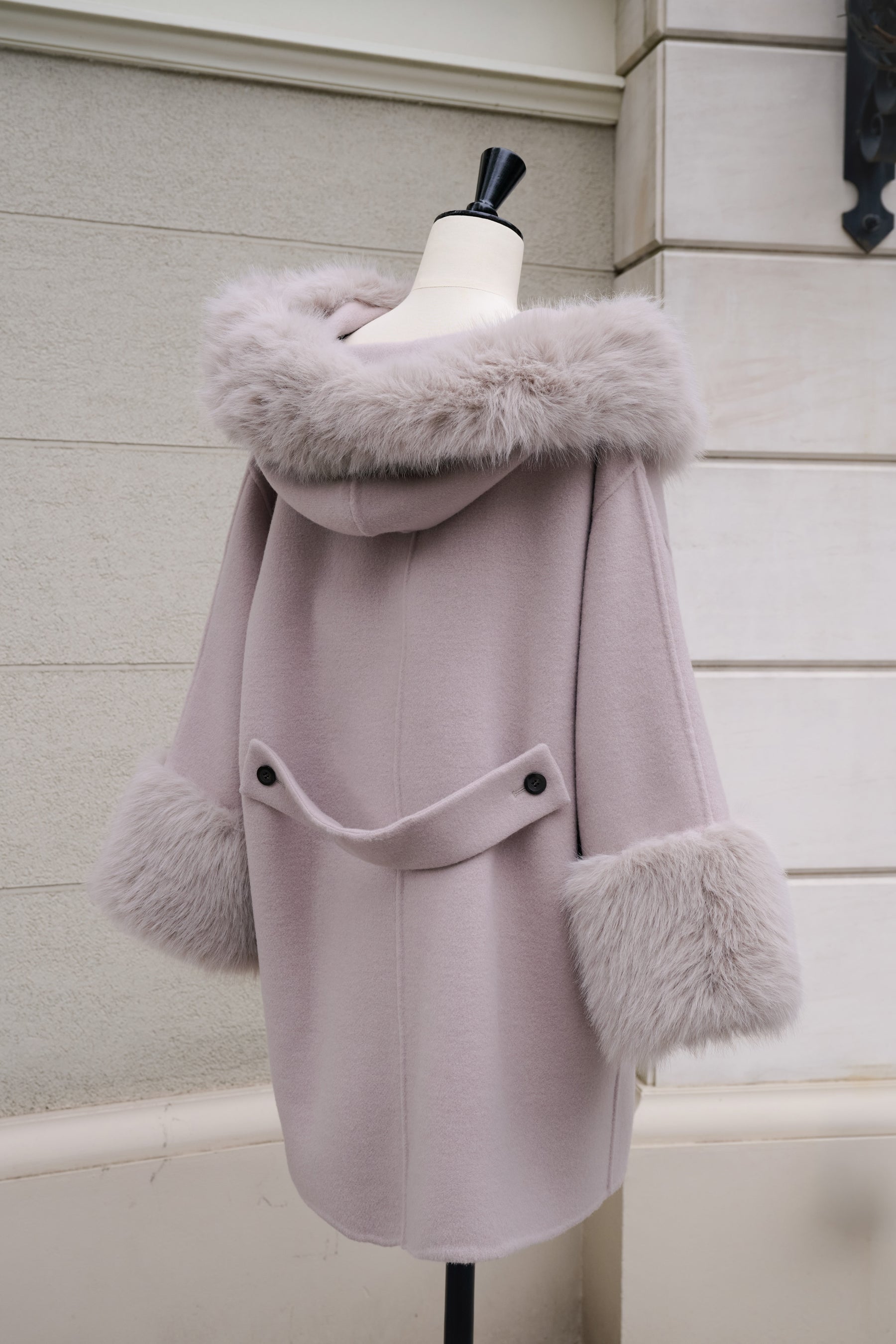 【10月中旬発送】Madeleine Faux Fur-Trimmed Rever Coat