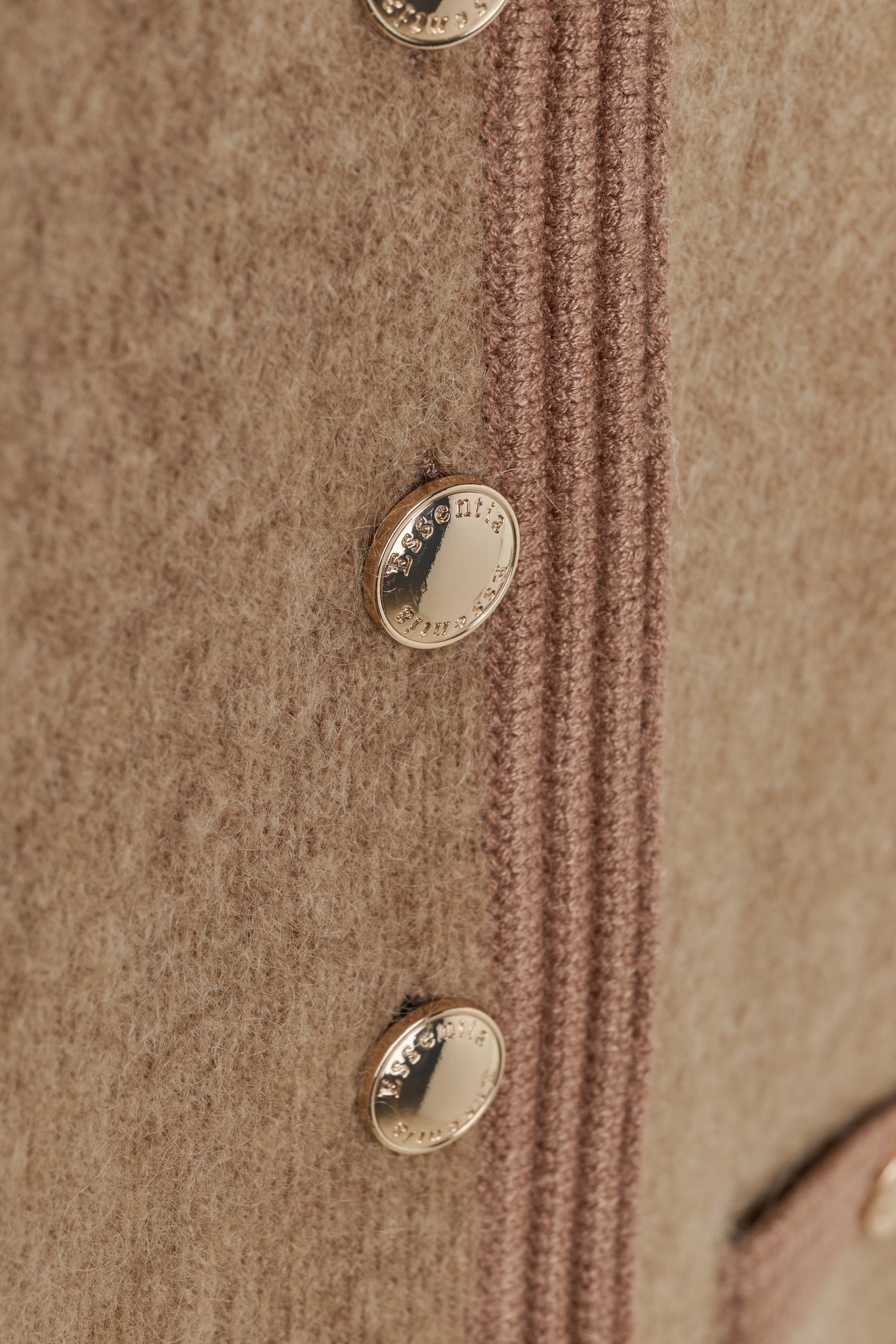 ［Essentia］Gold Emblem Button Knit Jacket