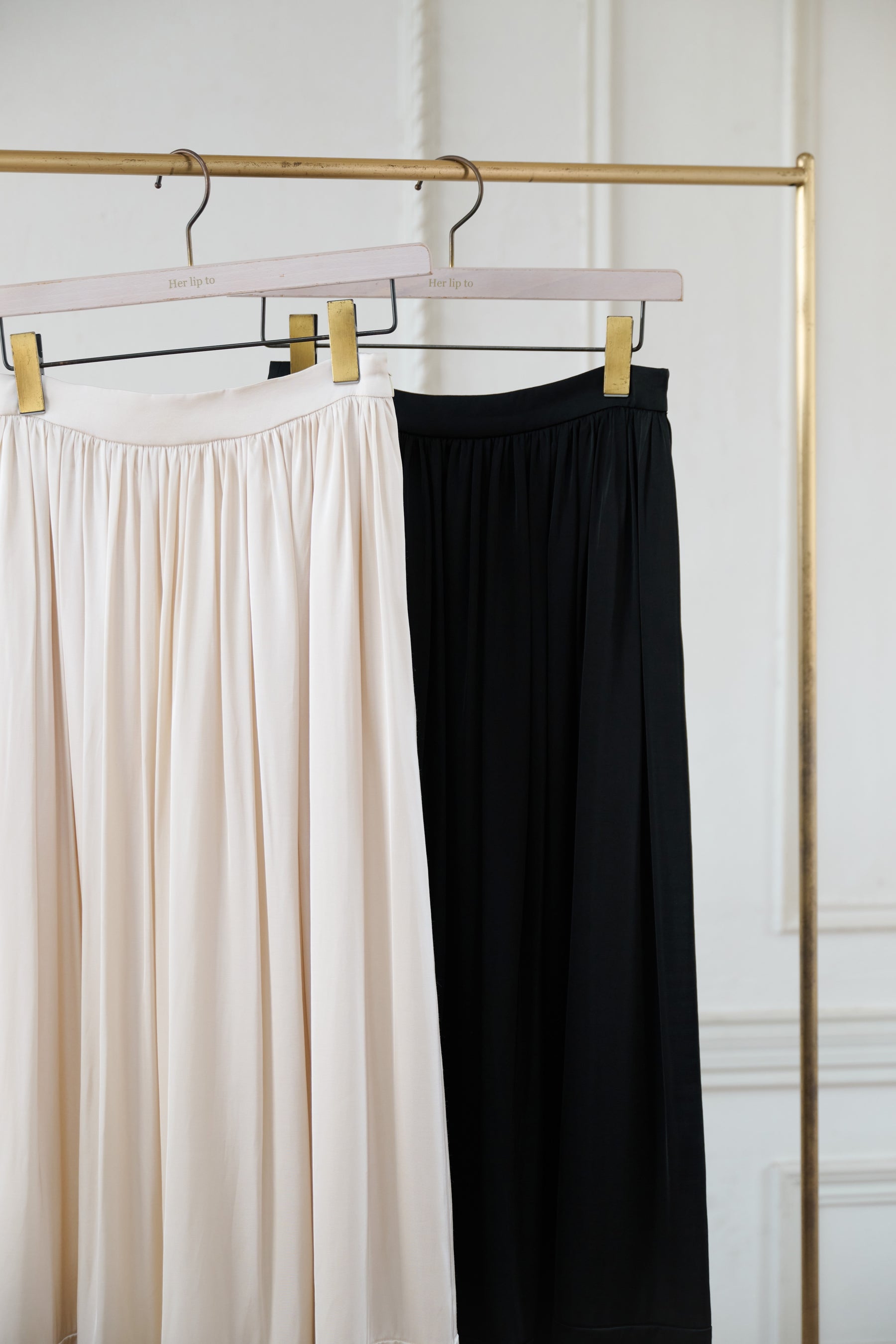 【10月上旬発送】Satin Gathered Flared Long Skirt