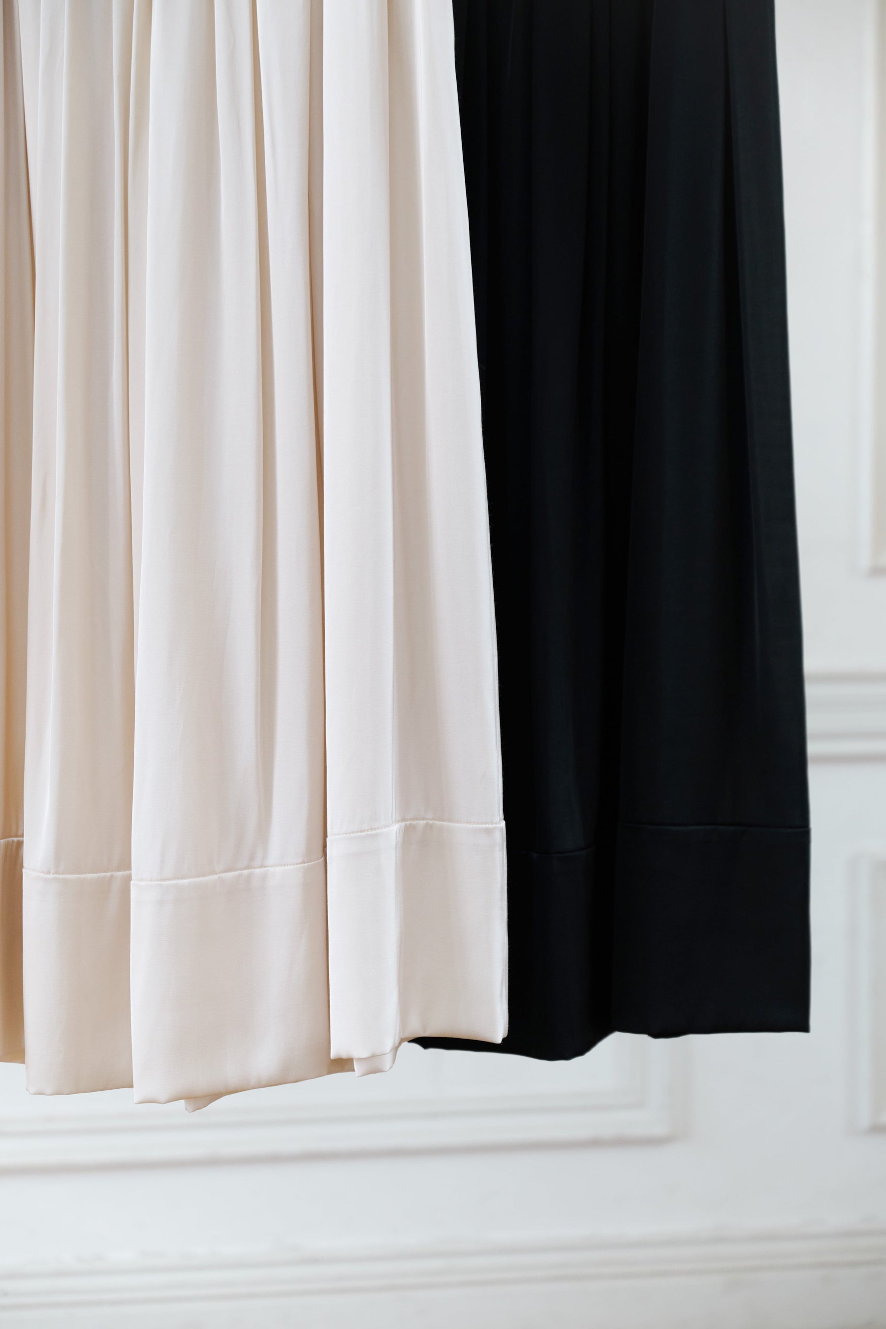 【10月上旬発送】Satin Gathered Flared Long Skirt