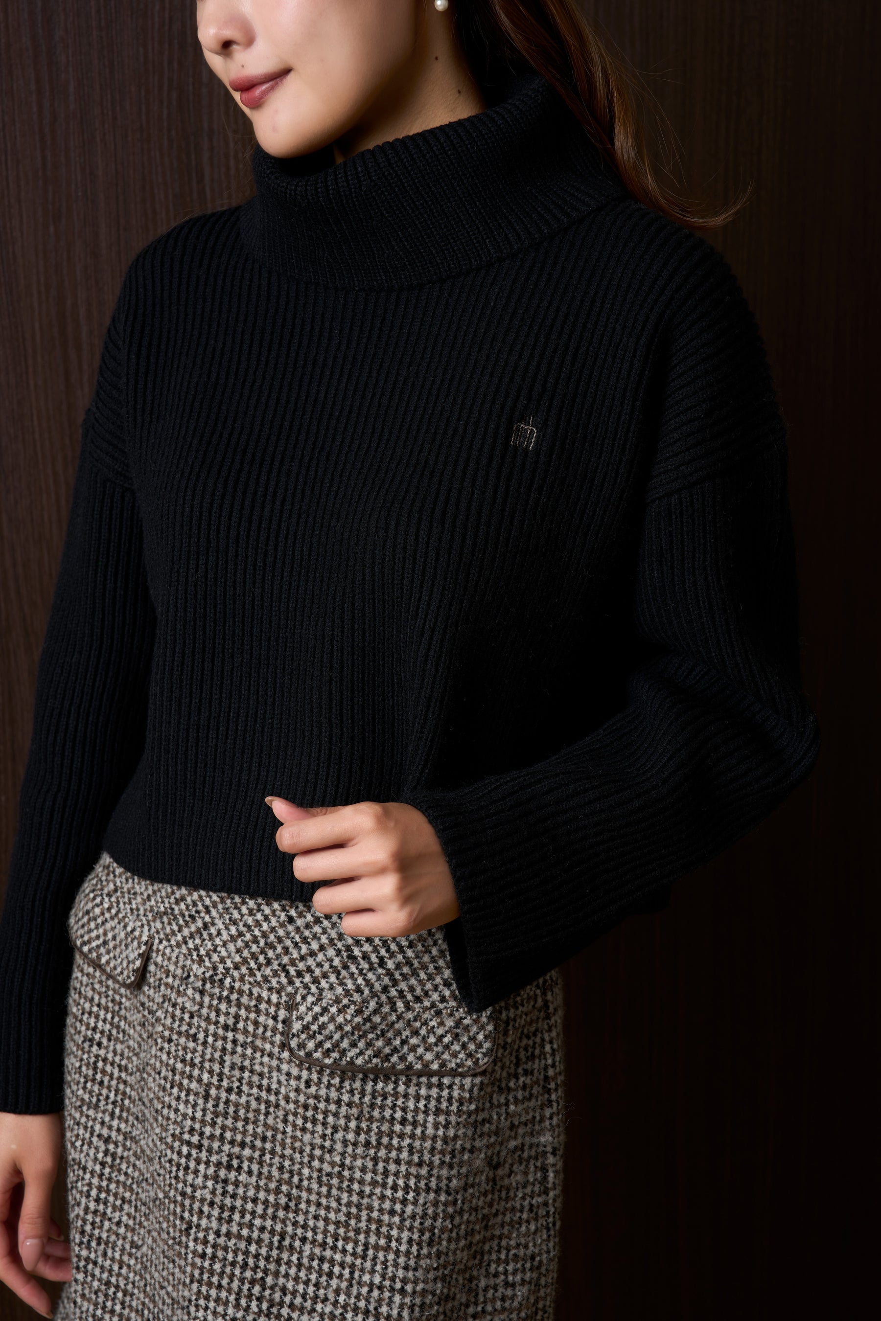 Trois Logo Turtleneck Knit Pullover