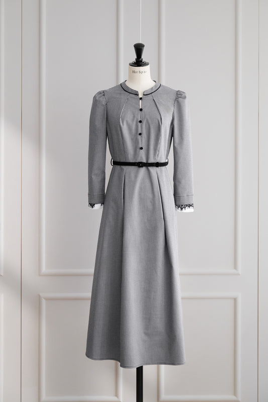【11月中旬発送】Classic Monochrome Check Midi Dress