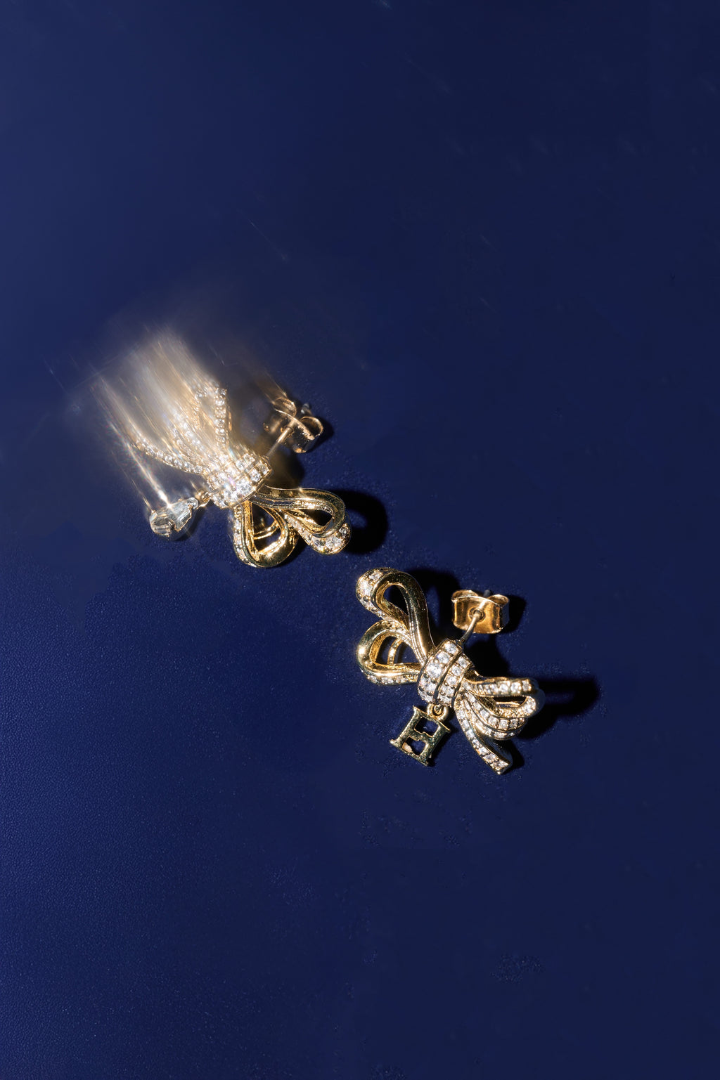 Crystal Ribbon Pierces シルバー Crystal Ribbon Pierces