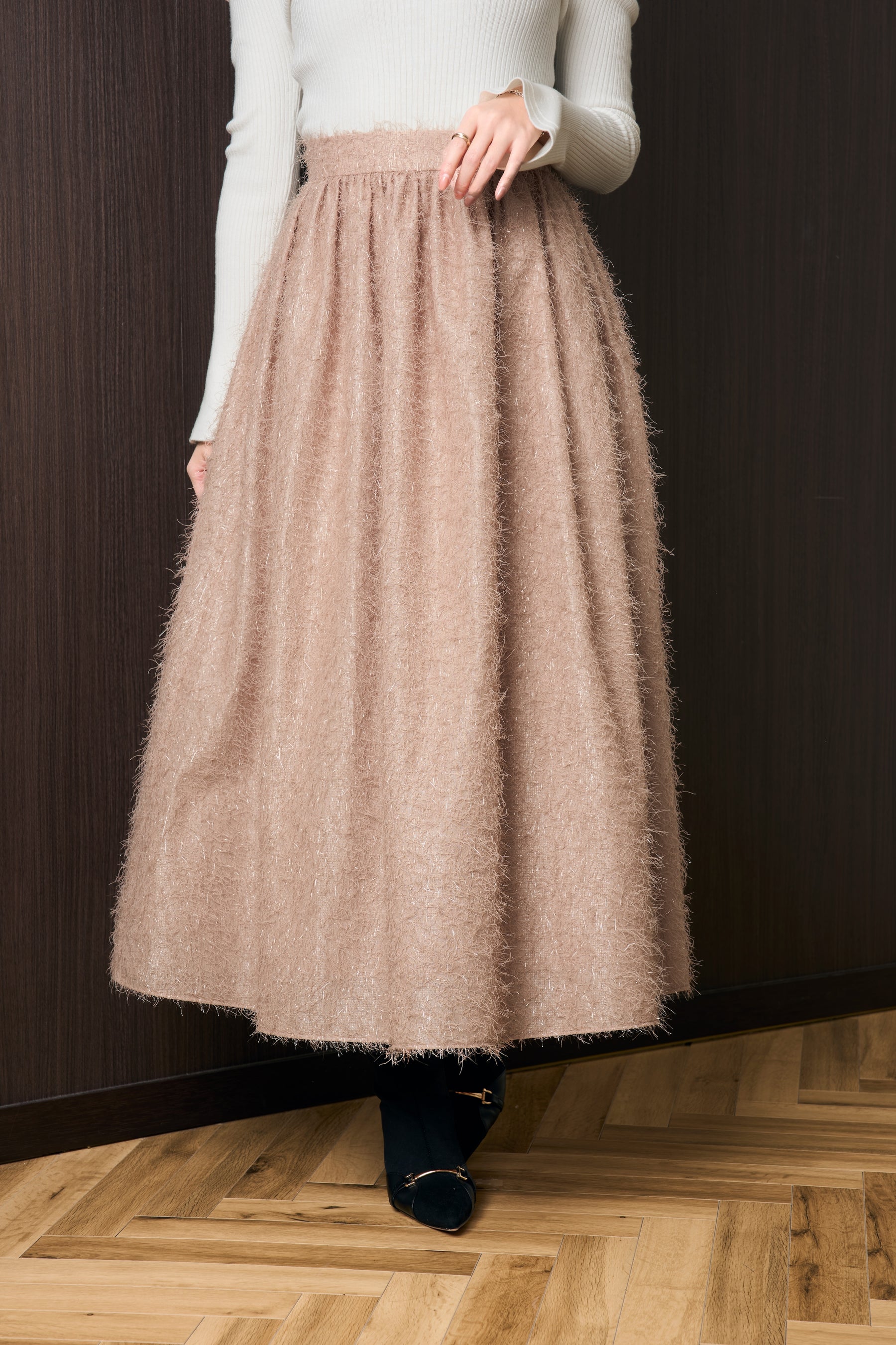 [black / apricot] Shaggy Volume Skirt