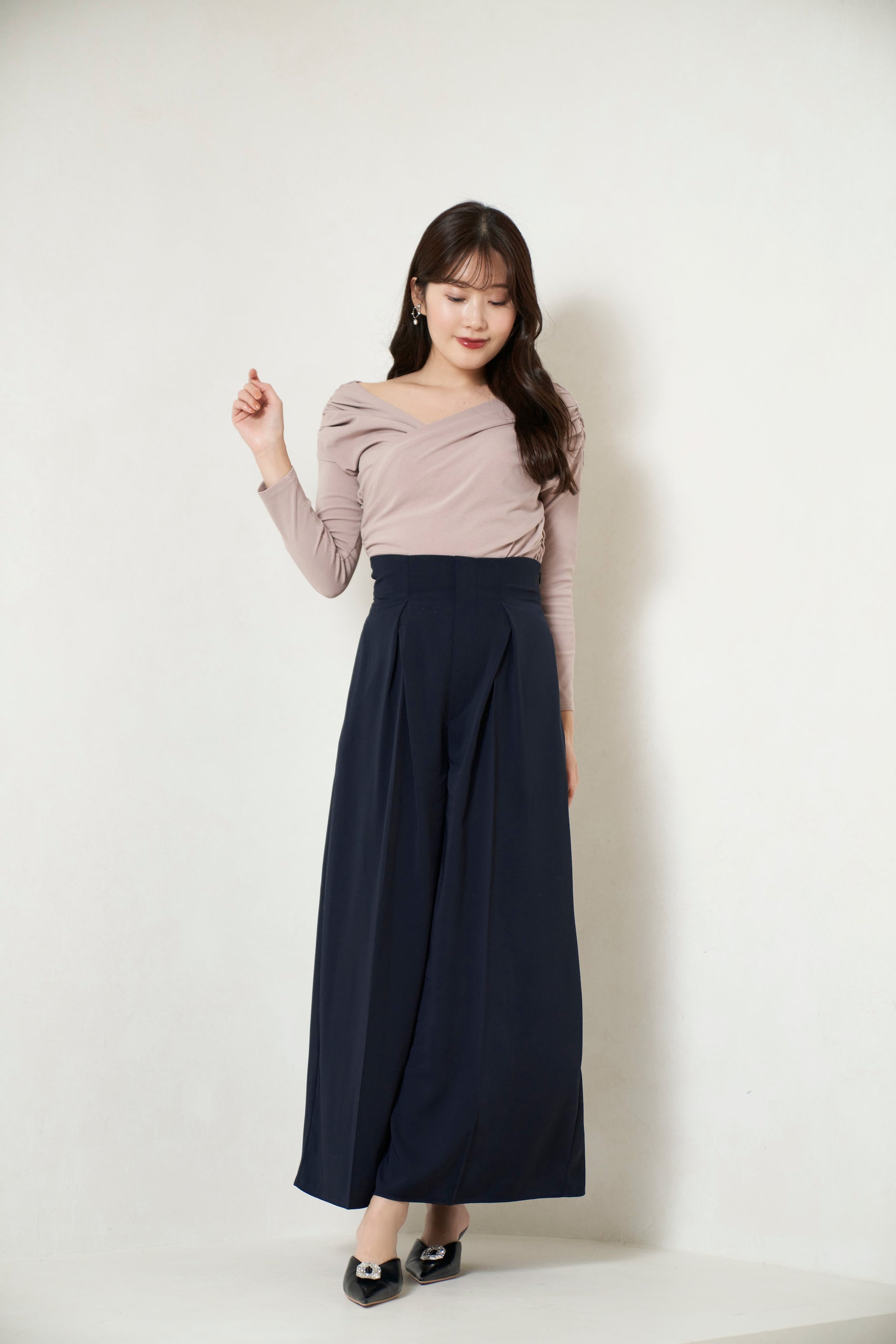 Front Tuck Wide Pants