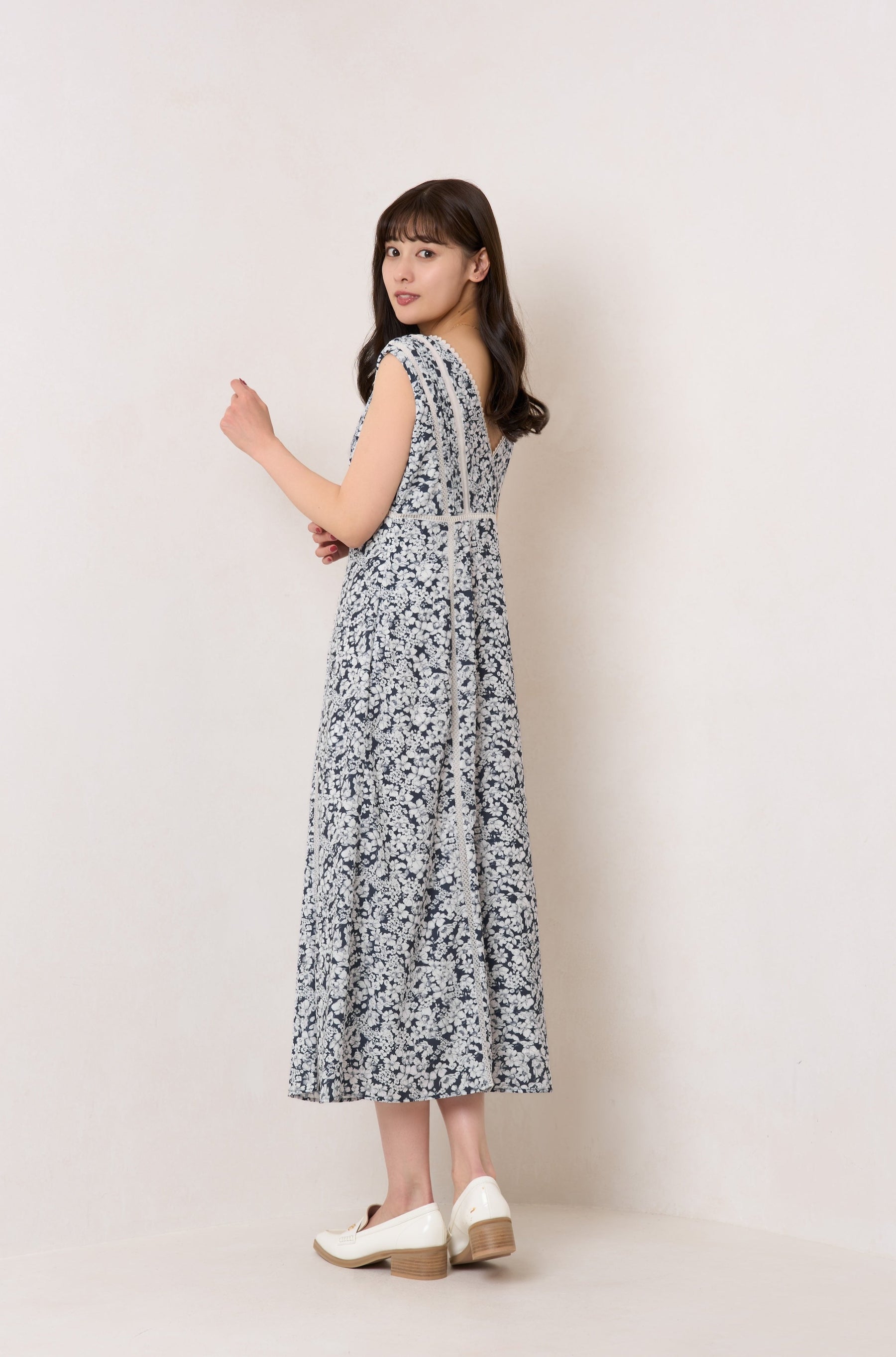 [New color] Lace Trimmed Floral Dress