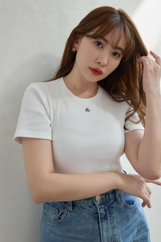 【white / black】Trois Logo Ribbed Tee