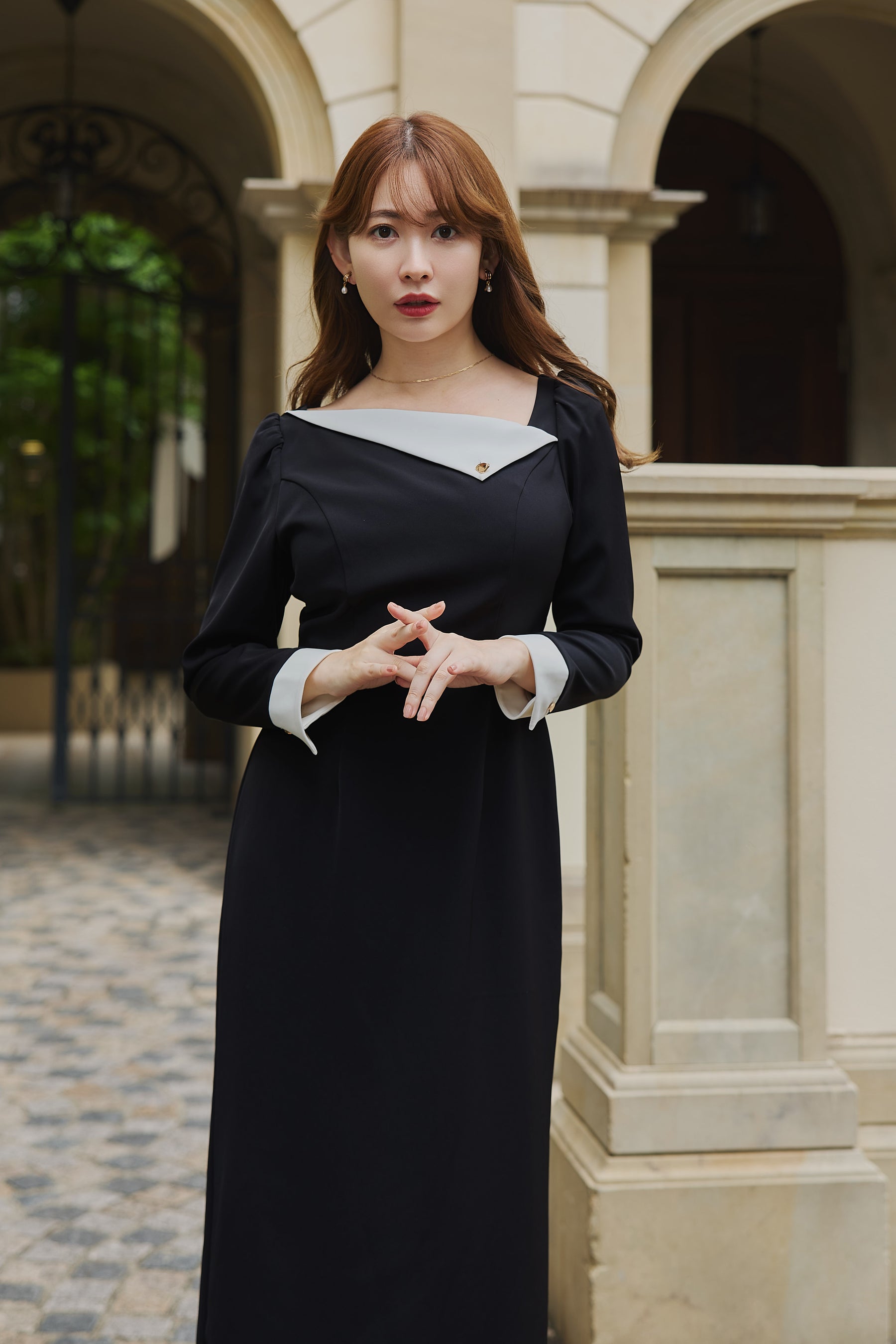 [Shipping in early November] Asymmetrical Collar Dress
