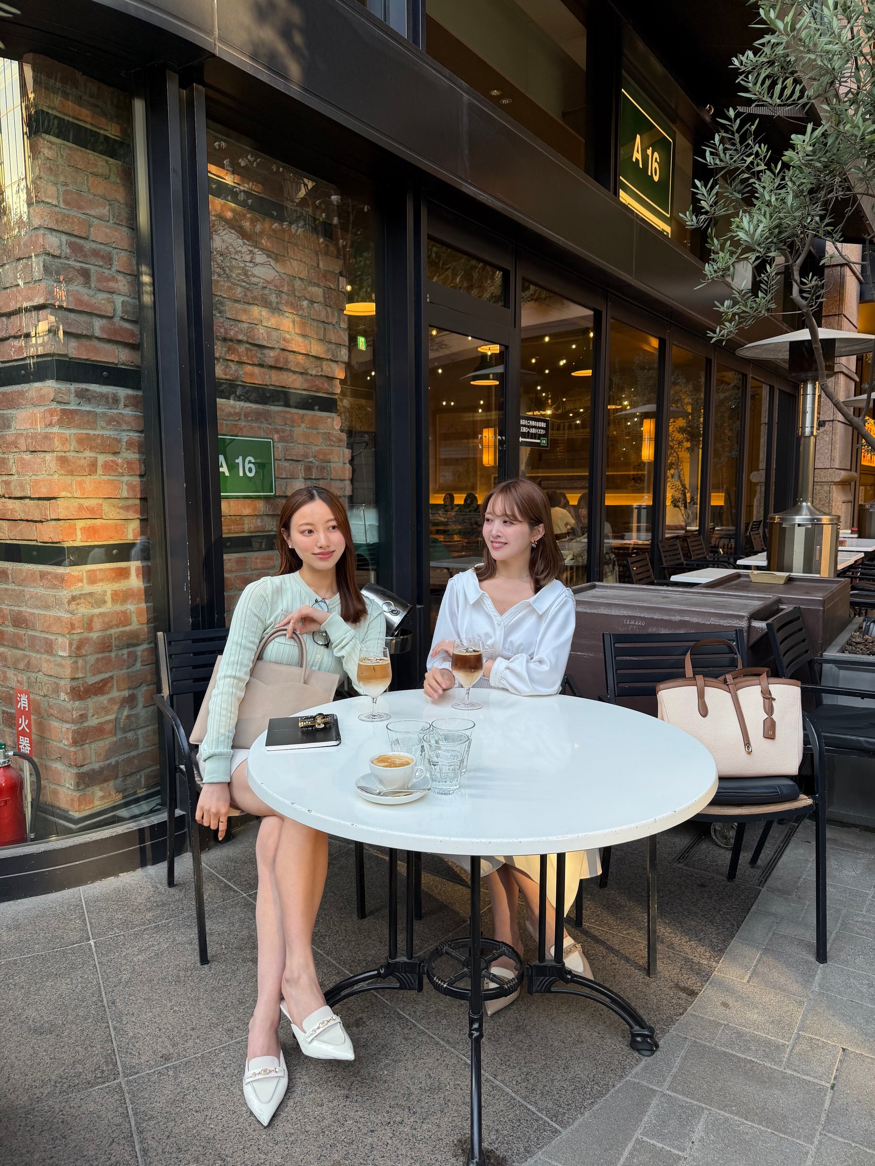 ［FOR HER］【6月中旬発送】Lip-Shaped PC Bag