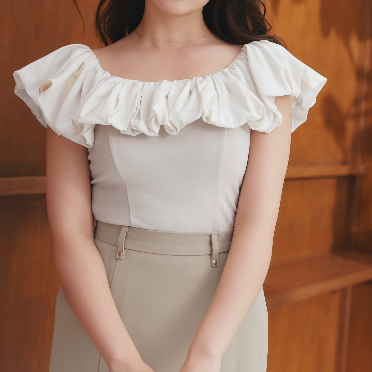 sio seoul shoulder cut outトップス シズニルック Sia Off-the-Shoulder Top
