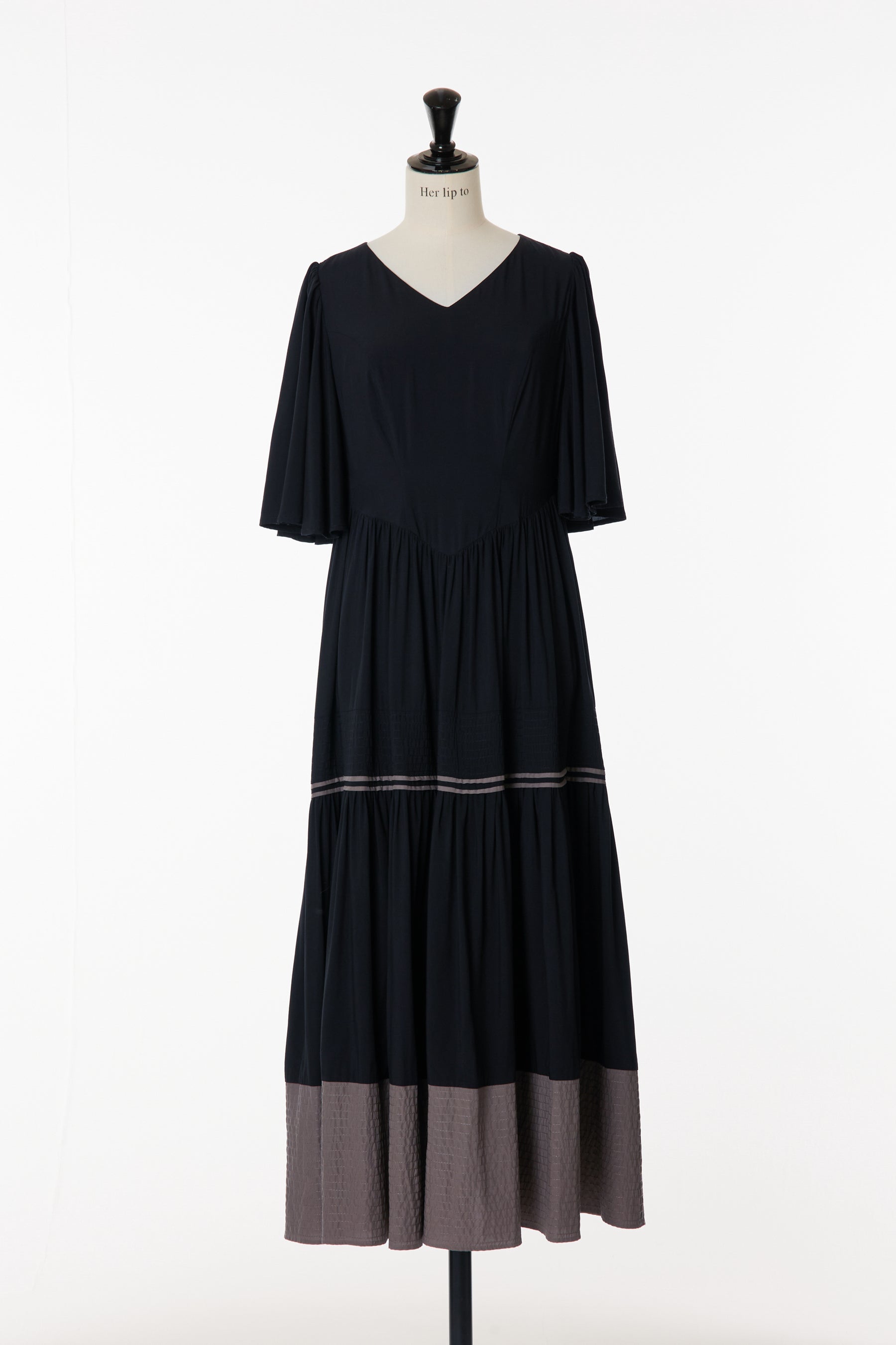 Her lip to Montpellier Bell-Sleeve Dress